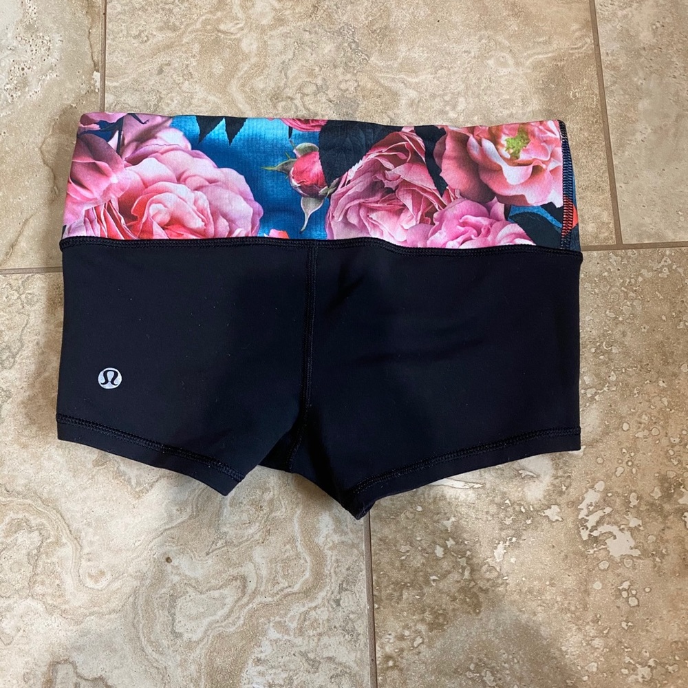 Lululemon spandex yoga shorts